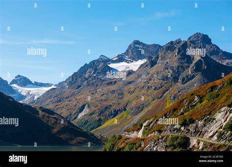 Wanderweg Rund Um Den Silvretta Stausee Fotos Und Bildmaterial In