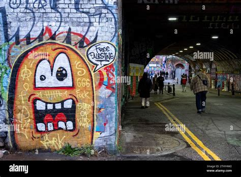 Free Palestine graffiti in Shoreditch on 7th December 2023 in London ...