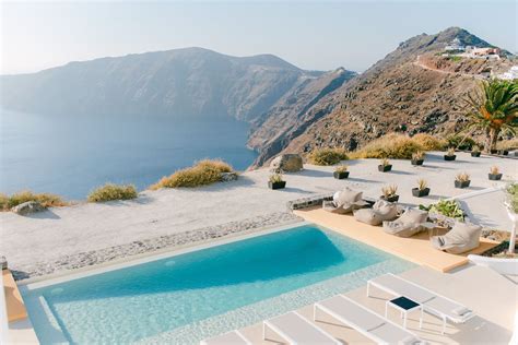 Top 10 Santorini Hotels: Cheap Hotel Deals CA $106