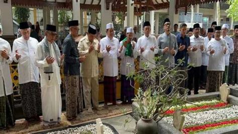 Ziarah Ke Makam Pendiri Nu Prabowo Silaturahmi Dengan Ulama Nu Se