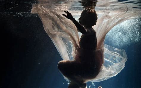 15 Surreal Poses For Underwater Nude Photography In 2026