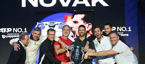 Tennis Nitto Atp Finals Novak Djokovic Riceve Il Trofeo Di Fine Anno