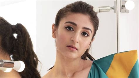 Meet Dhvani Bhanushali Indian Pops New Breakout Star Vogue India