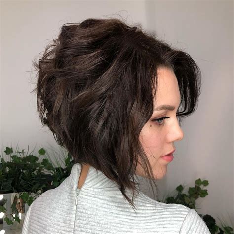 30 coupes de cheveux courtes les plus flatteuses pour les cheveux épais