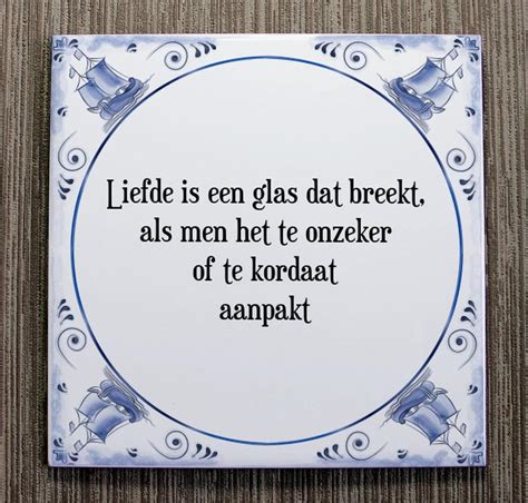 Tegeltje Met Spreuk Tegeltjeswijsheid Liefde Is Een Glas Dat Breekt