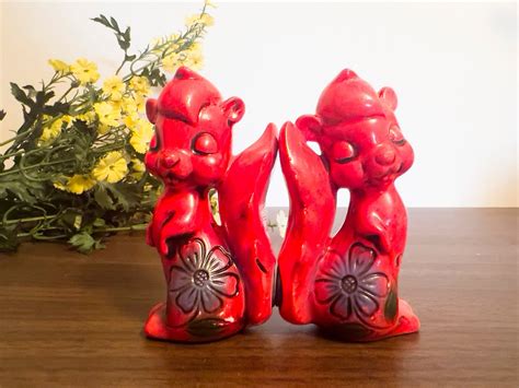 Vintage S Red Enesco Skunk Salt And Pepper Shakers Mid Century