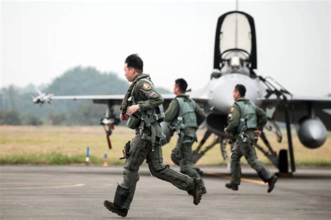 Taiwan S Air Force Stages Drill To Intercept Chinese Planes Amid