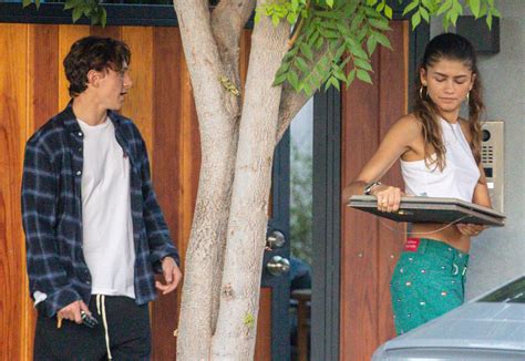 Zendaya Tom Holland Are Back On As Spider Man Couple Caught Kissing