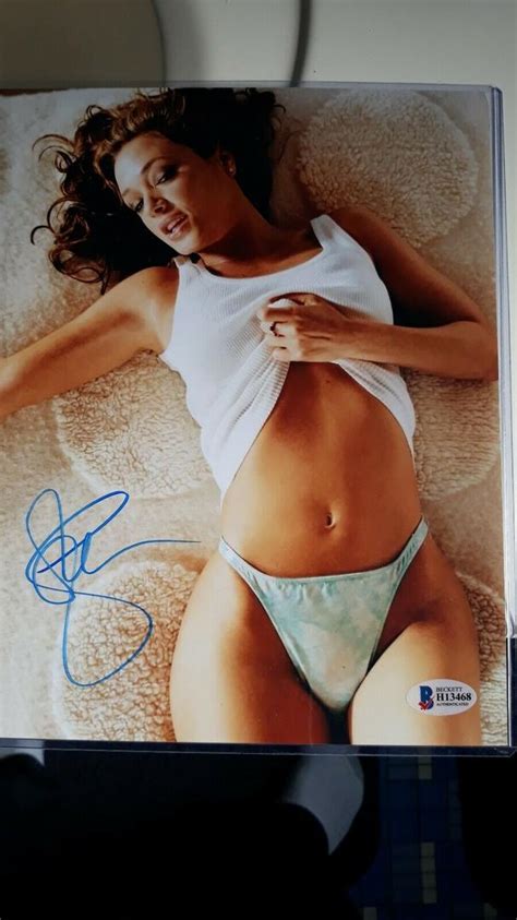 Leah Remini Hot Signed Autographed King Of Queens X Photo Beckett