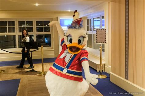 Where To Stay At Disneyland Paris Guide To The Disney Hotels