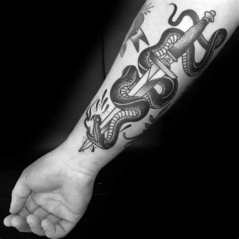 Tatuaggi Con Serpente E Pugnale Simbologia E Significato