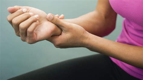 Symptoms Of Hands And Wrists Pain And Best Treatment Option