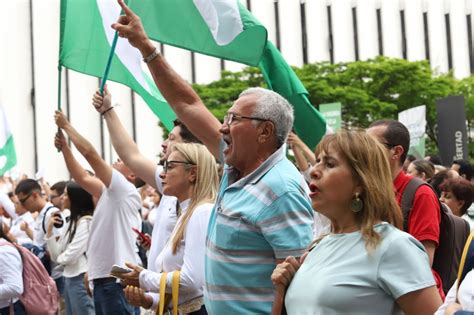 Como símbolo de solidaridad ciudadanos se concentraron en Medellín