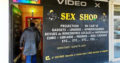 HAUTE SAVOIE Love Shop Clinquant De 300m2 Ou Sex Shop Discret De 30m2