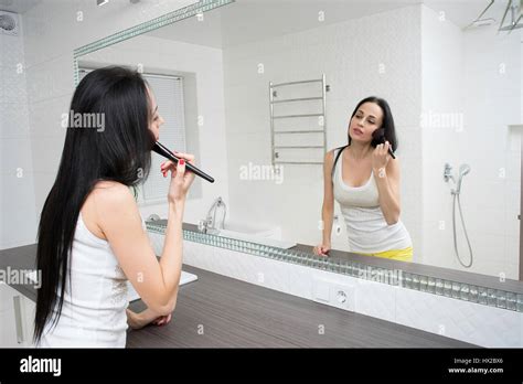 Femme Avec Miroir Banque De Photographies Et Dimages Haute