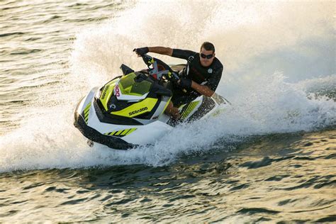 Llegó el verano turno para las motos de agua