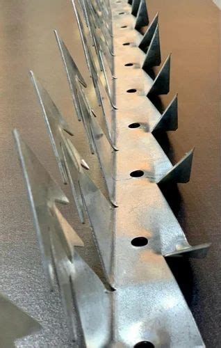 Galvanised Iron Anti Climbing Wall Spikes For Buildings Size 1220