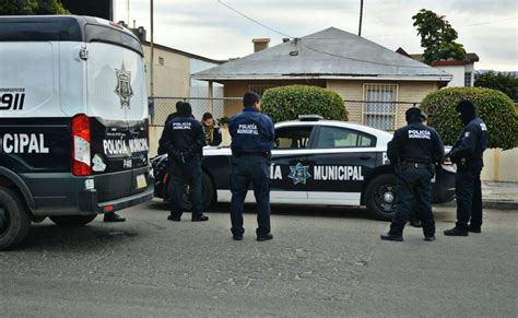 Policía grave tras balacera en Ensenada matan al agresor