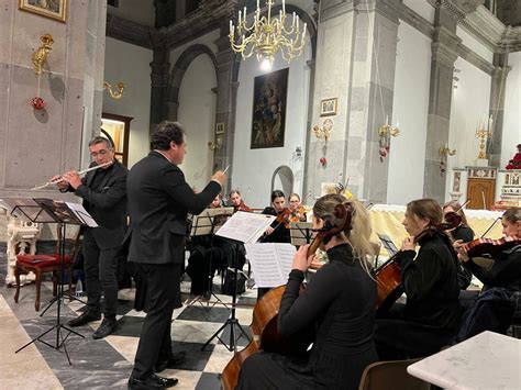 A Vico Equense Lapplauditissimo Concerto Di Santo Stefano Allinterno