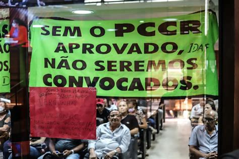 Servidores de diversas áreas vão à Aleac para manifestar reajuste