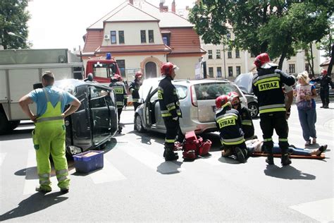 Wypadek Na Ulicy Chojnowskiej W Legnicy Zdj Cia Naszemiasto Pl