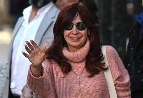 Cristina Fern Ndez De Kirchner Sali De Su Domicilio Tras El Atentado