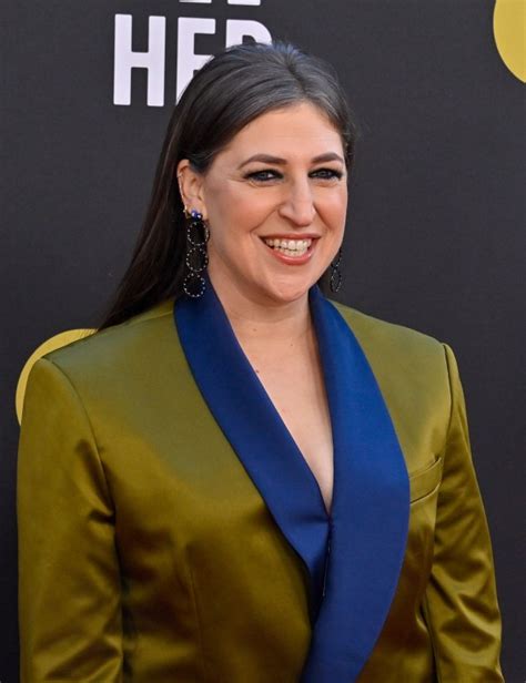 Mayim Bialik says her mom gives her notes on her 'Jeopardy!' outfits ...