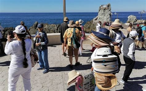 En Mazatlán aumenta el número de cruceristas que bajan al puerto El