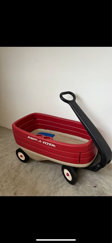 radio flyer plastic wagon    carousell