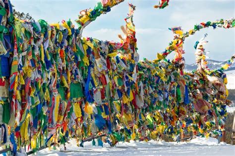 Bandeiras De Ora O Mantras Tibetanos No Vento No Complexo Do