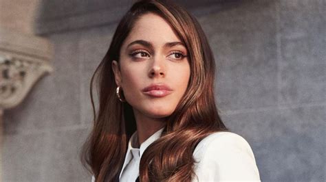 Tini Stoessel Bailo Con La Chaqueta Abierta Y Revolucionó Las Redes