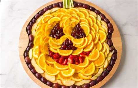 Halloween Fruit Tray - Reluctant Entertainer