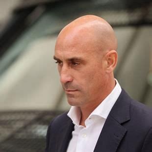 Caso Hermoso Per Luis Rubiales Chiesti Anni E Mezzo Di Carcere Per