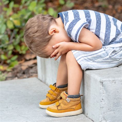Why does my child hit and how can I help them to stop? — Bespoke Family