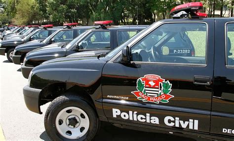 Polícia Civil prende namorada de envolvido na morte de delator do PCC