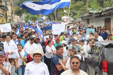 Masiva marcha del BOC y sociedad civil en Santa Rosa de Copán por el