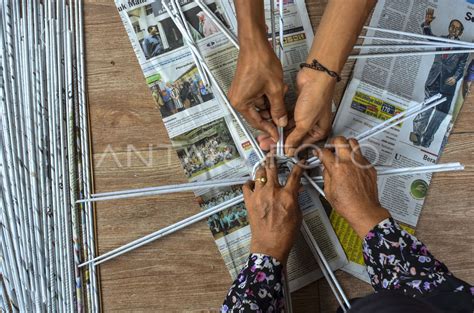 Kerajinan Dari Limbah Kertas Antara Foto