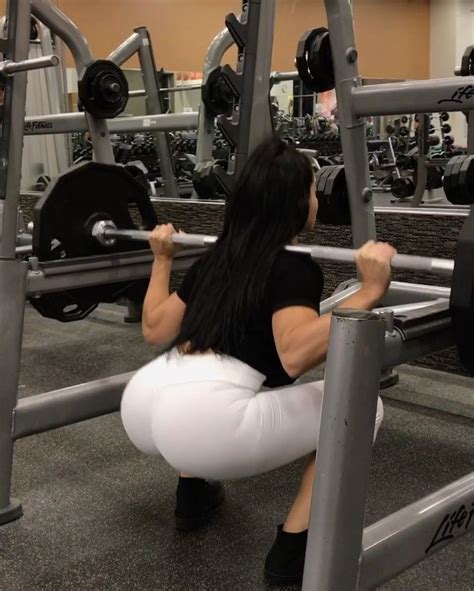 Heidy EspaillatさんはInstagramを利用しています Reverse Hack Squat Quadriceps