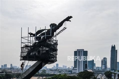 Jaga Objek Cagar Budaya Monumen Patung Dirgantara Dibersihkan