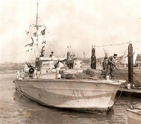 Mgb 476 Tying Up Alongside Hms Hornet In 1943 Hms Hornet Was A Coastal