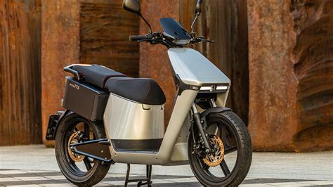 Invicta Electric lanza en España la nueva WoW 775 un scooter eléctrico