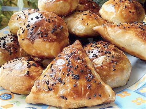 Uzbek floury dishes: samsa, manti, khanum and others