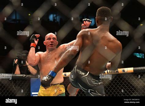 Rio De Janeiro Rj January 22 L R Glover Teixeira Battles Jamahal