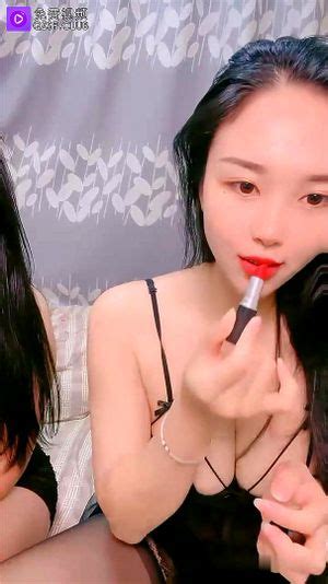 Watch 国产吊带性感黑丝翘起屁股假屌后入闺蜜一起双女秀直播 Swag Asian 主播 Porn SpankBang