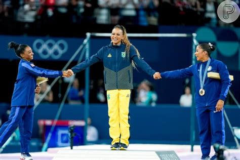 Foto A interação entre Rebeca Andrade Simone Biles e Jordan Chiles