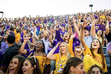 LSU Announces They Will Cater To First 1,000 Students At Game