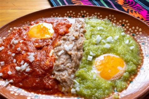 Cómo hacer salsa roja para huevos motuleños