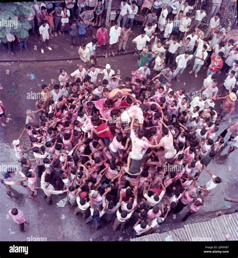 Janmashtami Krishnas Birthday Govindas Creating A Pyramid To Break