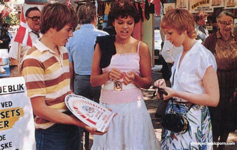 Brunette MILF Gets Her Hairy Cunt Licked In A Hot Threesome With A Couple CoedCherry