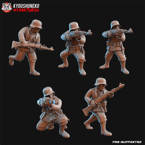 3D Printable German Riflemen ww2 by Kyoushuneko Miniatures